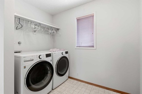 28 Sunlake Circle Se, Calgary, AB - Indoor Photo Showing Laundry Room