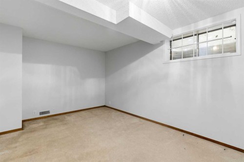 28 Sunlake Circle Se, Calgary, AB - Indoor Photo Showing Other Room