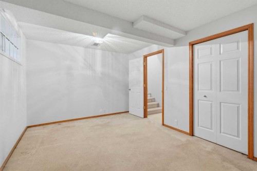28 Sunlake Circle Se, Calgary, AB - Indoor Photo Showing Other Room
