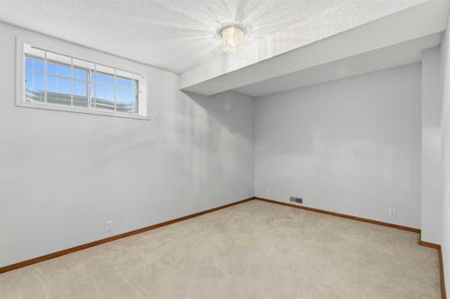 28 Sunlake Circle Se, Calgary, AB - Indoor Photo Showing Other Room