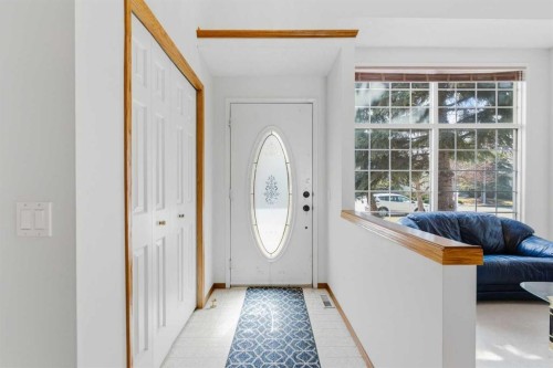 28 Sunlake Circle Se, Calgary, AB - Indoor Photo Showing Other Room