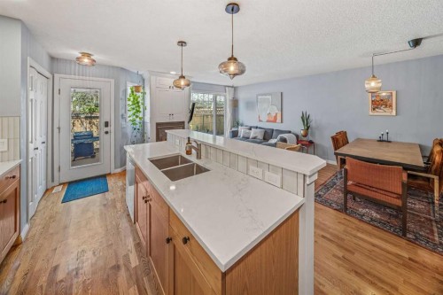 2-306 14 Avenue Ne, Calgary, AB - Indoor Photo Showing Kitchen With Double Sink