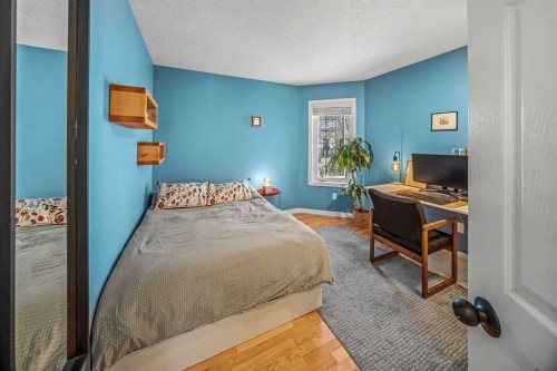 2-306 14 Avenue Ne, Calgary, AB - Indoor Photo Showing Bedroom