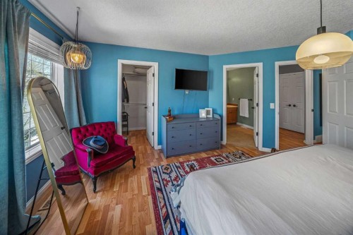 2-306 14 Avenue Ne, Calgary, AB - Indoor Photo Showing Bedroom