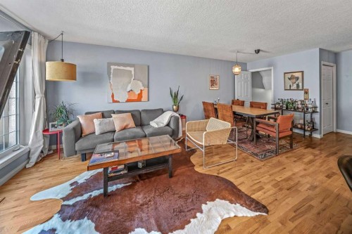 2-306 14 Avenue Ne, Calgary, AB - Indoor Photo Showing Living Room