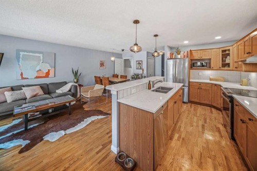 2-306 14 Avenue Ne, Calgary, AB - Indoor Photo Showing Kitchen With Double Sink With Upgraded Kitchen