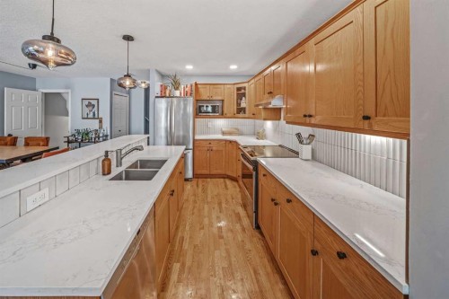 2-306 14 Avenue Ne, Calgary, AB - Indoor Photo Showing Kitchen With Double Sink With Upgraded Kitchen