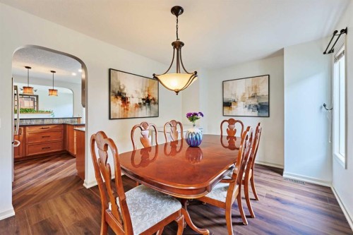 243 Hampshire Close Nw, Calgary, AB - Indoor Photo Showing Dining Room