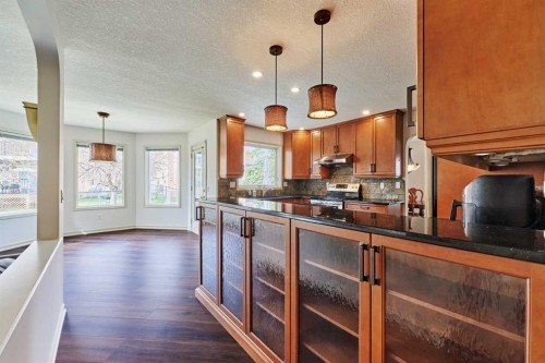 243 Hampshire Close Nw, Calgary, AB - Indoor Photo Showing Kitchen