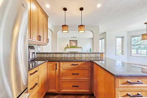 243 Hampshire Close Nw, Calgary, AB - Indoor Photo Showing Kitchen