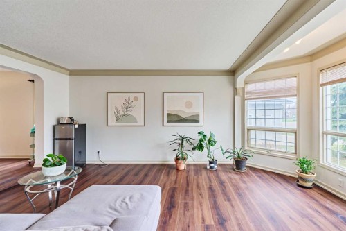 243 Hampshire Close Nw, Calgary, AB - Indoor Photo Showing Living Room