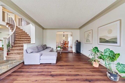 243 Hampshire Close Nw, Calgary, AB - Indoor Photo Showing Living Room