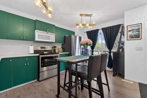 32 Erin Woods Court Se, Calgary, AB - Indoor Photo Showing Kitchen