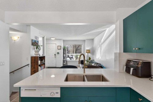 32 Erin Woods Court Se, Calgary, AB - Indoor Photo Showing Kitchen