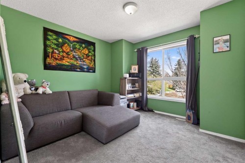 32 Erin Woods Court Se, Calgary, AB - Indoor Photo Showing Living Room