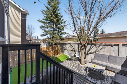 32 Erin Woods Court Se, Calgary, AB - Outdoor