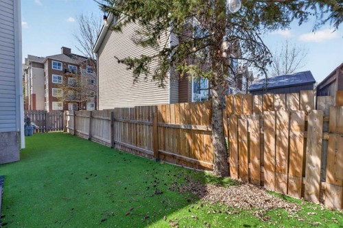 32 Erin Woods Court Se, Calgary, AB - Outdoor
