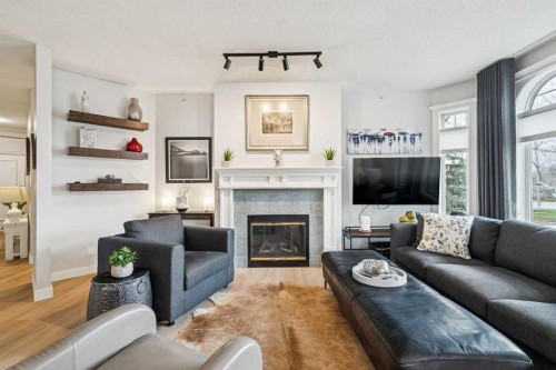 314-910 70 Avenue Sw, Calgary, AB - Indoor Photo Showing Living Room With Fireplace
