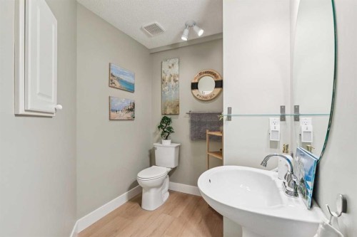 314-910 70 Avenue Sw, Calgary, AB - Indoor Photo Showing Bathroom