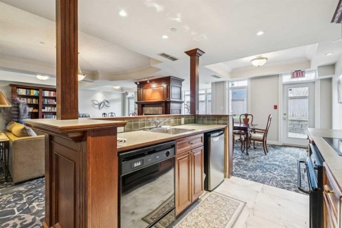 314-910 70 Avenue Sw, Calgary, AB - Indoor Photo Showing Kitchen