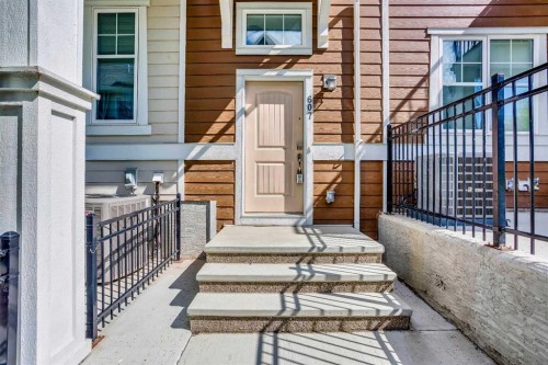 607 Cranbrook Walk Se, Calgary, AB 