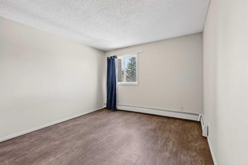 204-36 Glenbrook Crescent, Cochrane, AB - Indoor Photo Showing Other Room