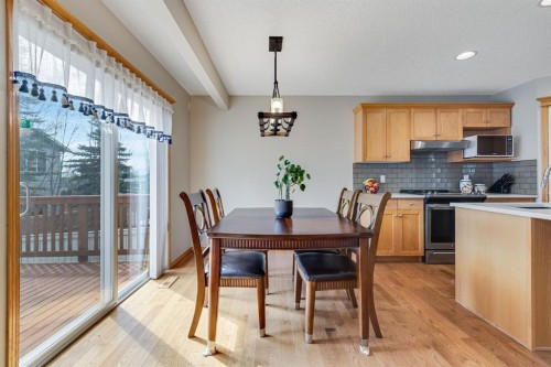 281 Bridlemeadows Common Sw, Calgary, AB - Indoor Photo Showing Dining Room