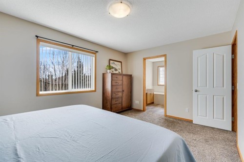 281 Bridlemeadows Common Sw, Calgary, AB - Indoor Photo Showing Bedroom