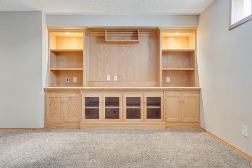 281 Bridlemeadows Common Sw, Calgary, AB - Indoor Photo Showing Other Room
