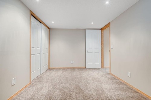 281 Bridlemeadows Common Sw, Calgary, AB - Indoor Photo Showing Other Room