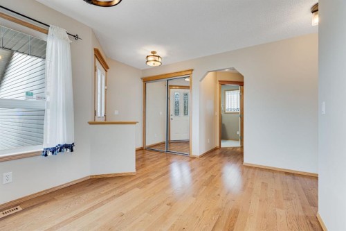 281 Bridlemeadows Common Sw, Calgary, AB - Indoor Photo Showing Other Room