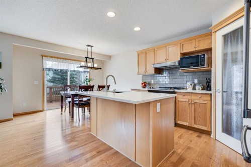 281 Bridlemeadows Common Sw, Calgary, AB - Indoor Photo Showing Kitchen