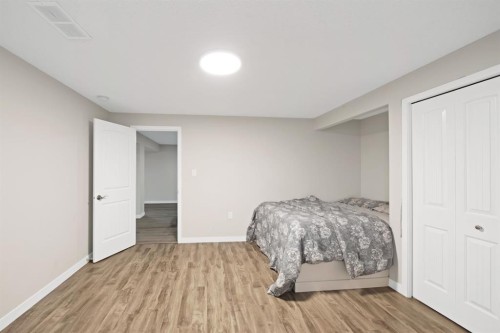 2386 Fairways Circle Nw, Airdrie, AB - Indoor Photo Showing Bedroom