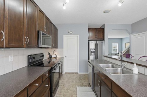 4432 Elgin Avenue Se, Calgary, AB - Indoor Photo Showing Kitchen With Double Sink With Upgraded Kitchen