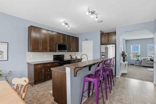 4432 Elgin Avenue Se, Calgary, AB - Indoor Photo Showing Kitchen