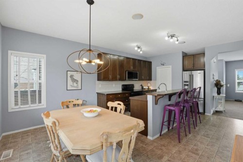 4432 Elgin Avenue Se, Calgary, AB - Indoor Photo Showing Dining Room