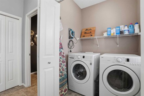 4432 Elgin Avenue Se, Calgary, AB - Indoor Photo Showing Laundry Room