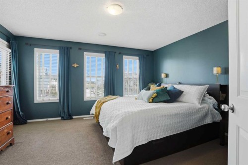 4432 Elgin Avenue Se, Calgary, AB - Indoor Photo Showing Bedroom