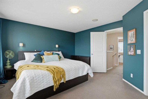 4432 Elgin Avenue Se, Calgary, AB - Indoor Photo Showing Bedroom