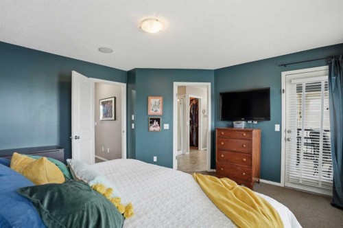 4432 Elgin Avenue Se, Calgary, AB - Indoor Photo Showing Bedroom