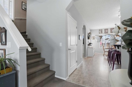 4432 Elgin Avenue Se, Calgary, AB - Indoor Photo Showing Other Room