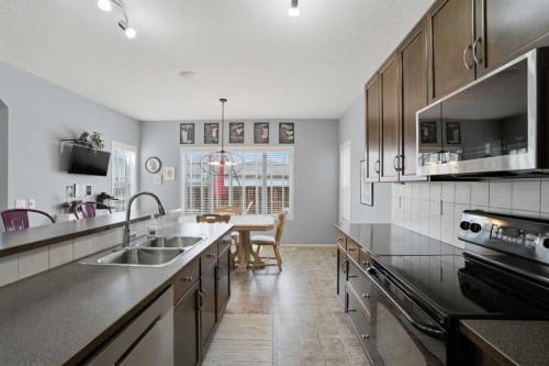 4432 Elgin Avenue Se, Calgary, AB - Indoor Photo Showing Kitchen With Double Sink With Upgraded Kitchen