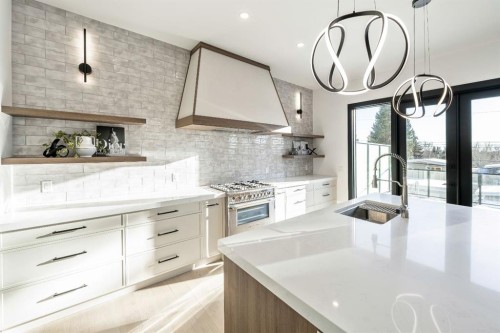2755 Cannon Road Nw, Calgary, AB - Indoor Photo Showing Kitchen With Upgraded Kitchen