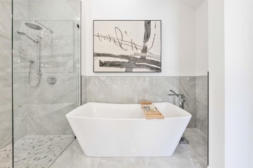 2755 Cannon Road Nw, Calgary, AB - Indoor Photo Showing Bathroom