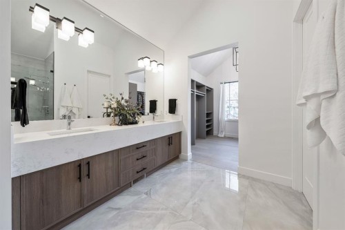2755 Cannon Road Nw, Calgary, AB - Indoor Photo Showing Bathroom