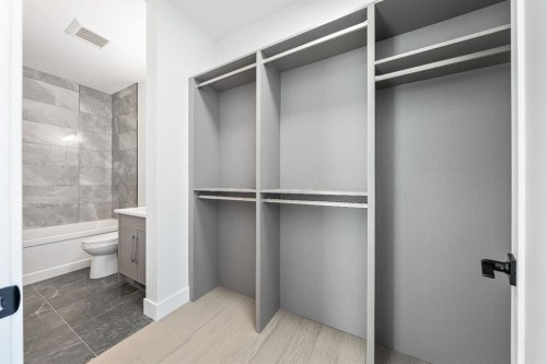 2755 Cannon Road Nw, Calgary, AB - Indoor Photo Showing Bathroom