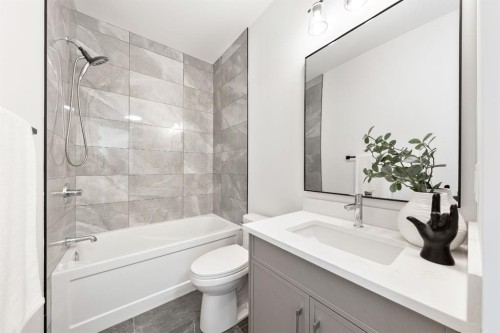 2755 Cannon Road Nw, Calgary, AB - Indoor Photo Showing Bathroom
