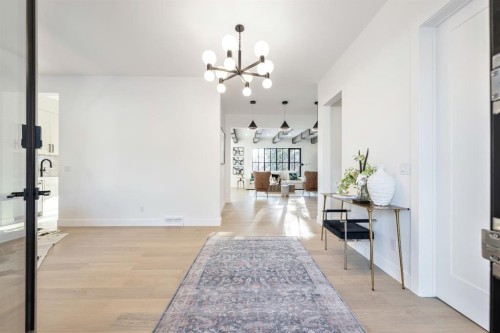 2755 Cannon Road Nw, Calgary, AB - Indoor Photo Showing Other Room