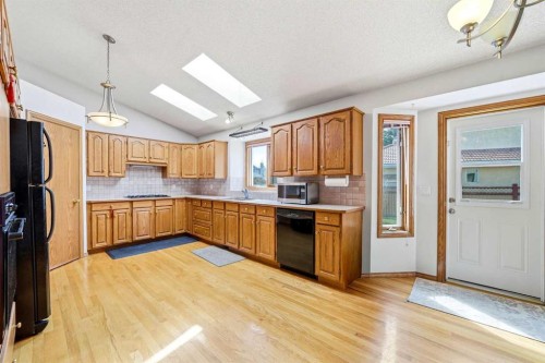 6 Christie Briar Lane Sw, Calgary, AB - Indoor Photo Showing Kitchen