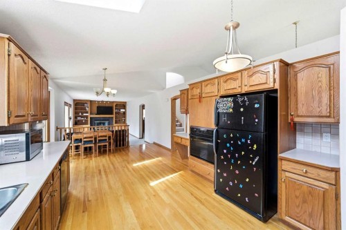 6 Christie Briar Lane Sw, Calgary, AB - Indoor Photo Showing Kitchen